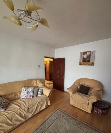 Apartament cu 3 camere decomandat, mobilat în Dacia