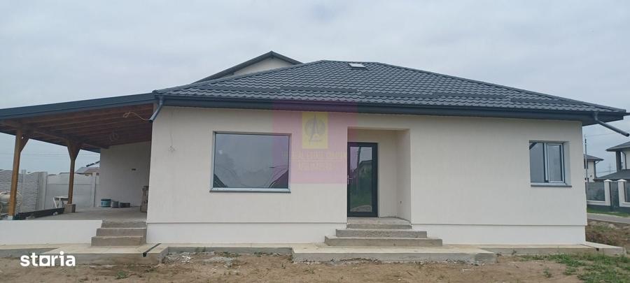 Casă cu 3 camere în Săbăreni