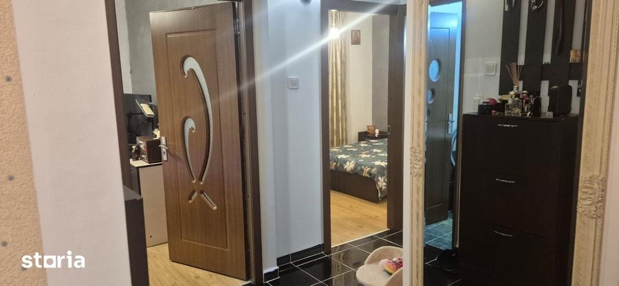 Apartament cu 3 camere decomandat în Mărășești