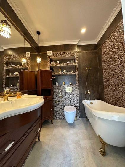 Apartament cu 3 camere decomandat în Noua