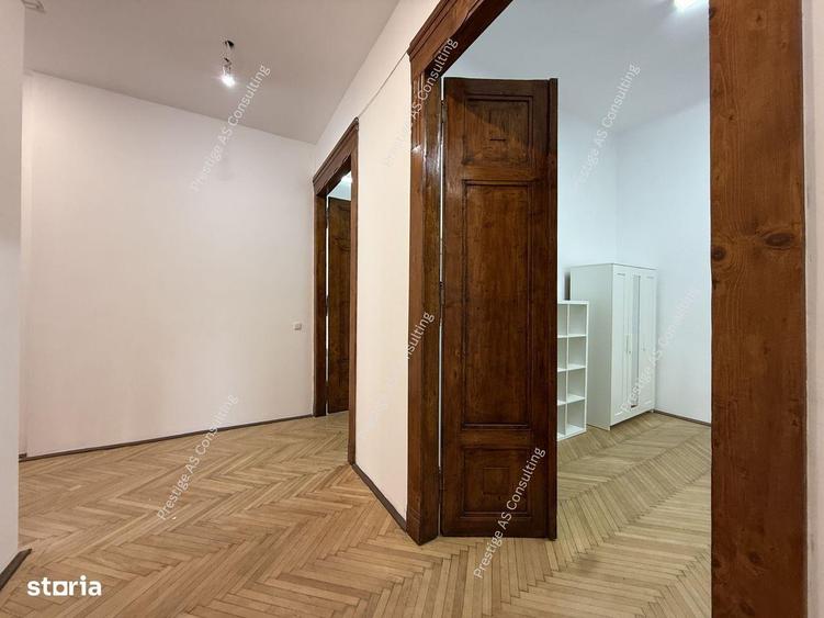 Apartament cu 4 camere, mobilat în P-ța Victoriei