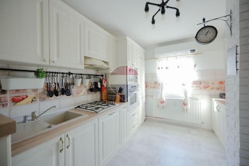 Apartament cu 3 camere decomandat, mobilat în Decebal