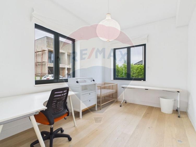 Casă individuală cu 8 camere cu Teren 400 Mp în Corbeanca