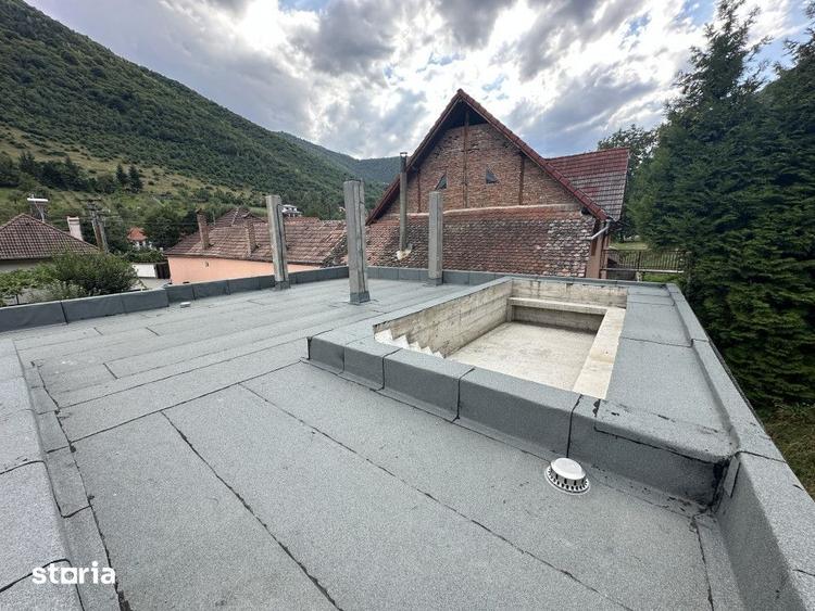 Casă cu 7 camere cu Teren 2666 Mp în Gura Râului