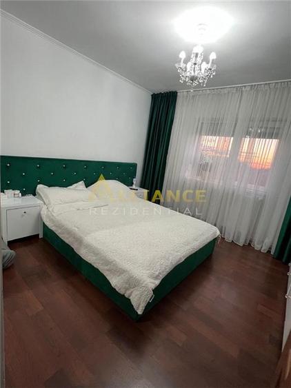 Apartament cu 3 camere decomandat, mobilat în Central