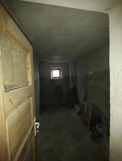 Casă cu 3 camere cu Teren 2200 Mp în Secăria