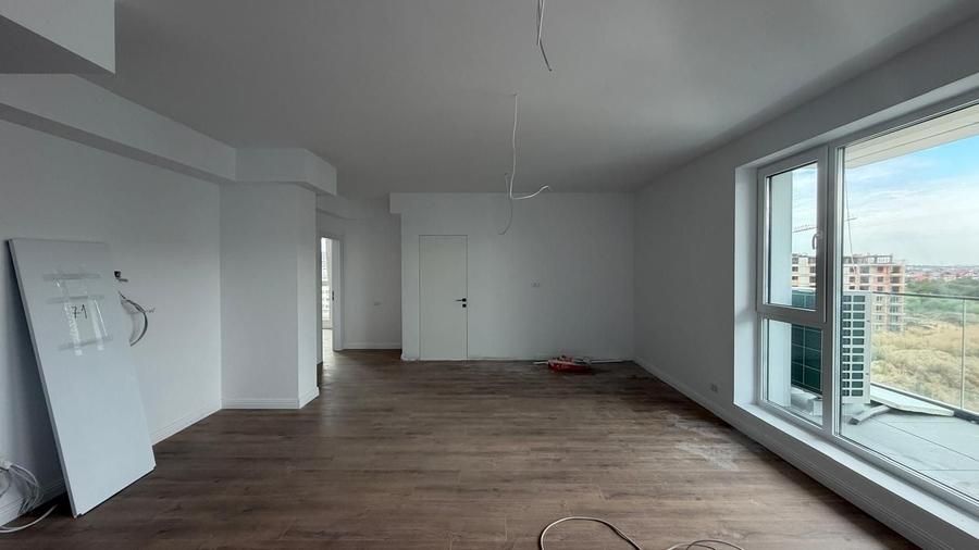 Apartament cu 3 camere semidecomandat în Pipera