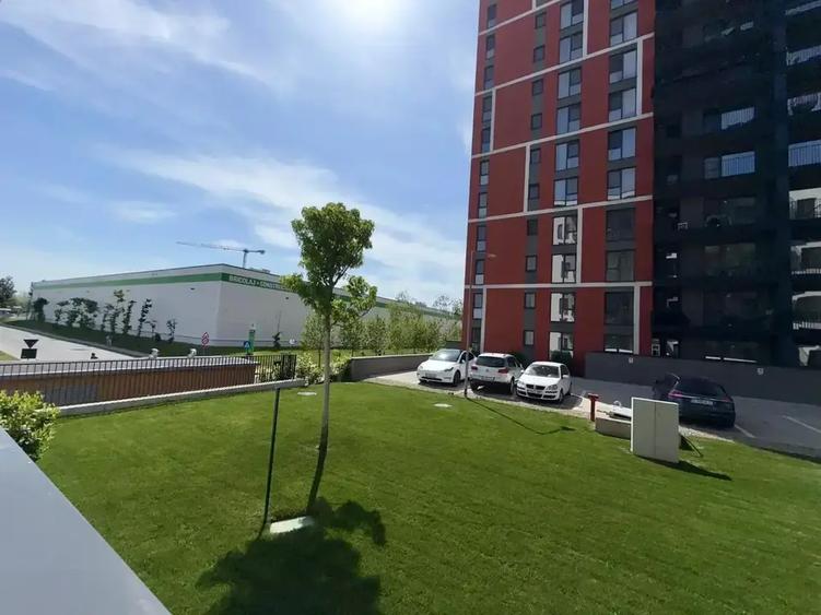 Apartament cu 3 camere semidecomandat în Theodor Pallady