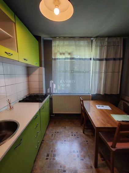 Apartament cu 3 camere semidecomandat, mobilat în Brâncoveanu
