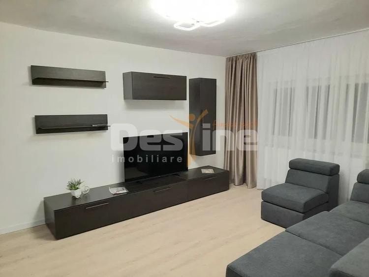 Apartament cu 2 camere decomandat în P-ța Mihai Viteazu