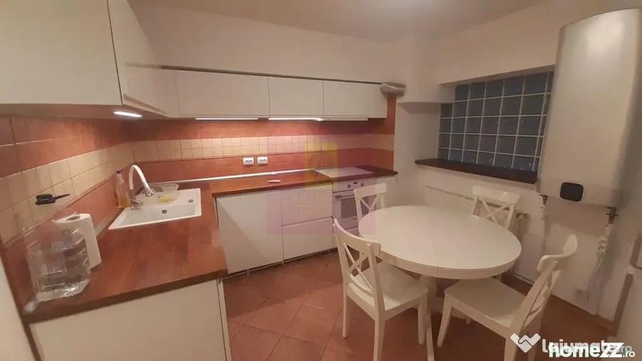 Apartament cu 3 camere semidecomandat în Romană