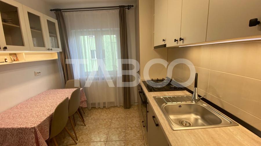 Apartament cu 3 camere decomandat, mobilat în Vasile Aaron
