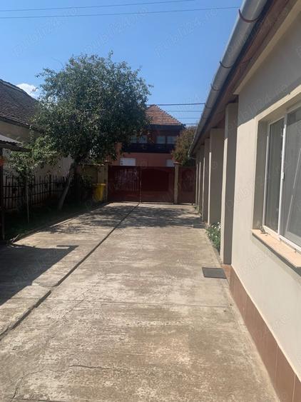 Casă cu 6 camere cu Teren 1500 Mp în Aradul Nou