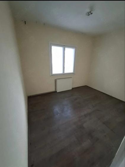 Apartament cu 4 camere decomandat în Luncă