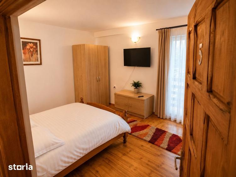 Casă cu 7 camere cu Teren 1000 Mp în Central