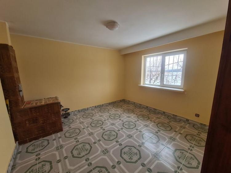 Casă cu 4 camere în Pecineaga