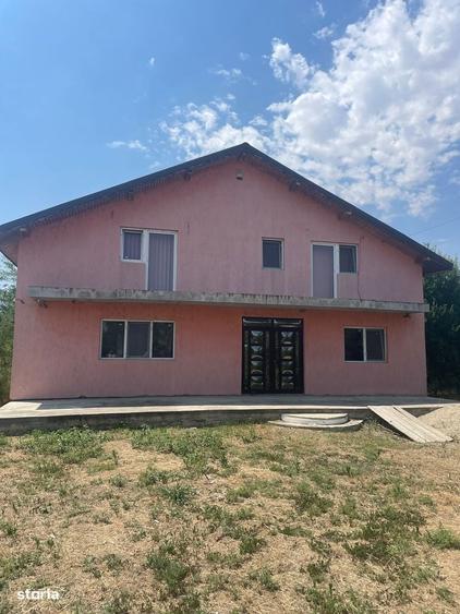 Casă cu 4 camere în Țigănești