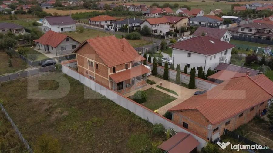 Casă cu 6 camere cu Teren 800 Mp în Vetiș