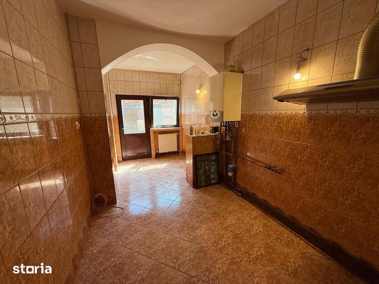 Casă cu 5 camere cu Teren 197 Mp în Rahova