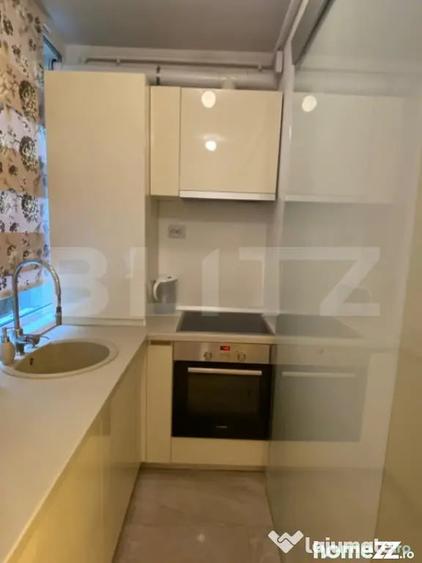 Apartament cu 4 camere semidecomandat în Plopilor