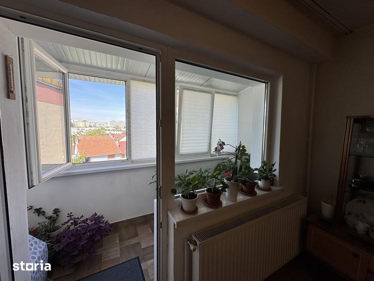 Apartament cu 3 camere decomandat, mobilat în Florilor