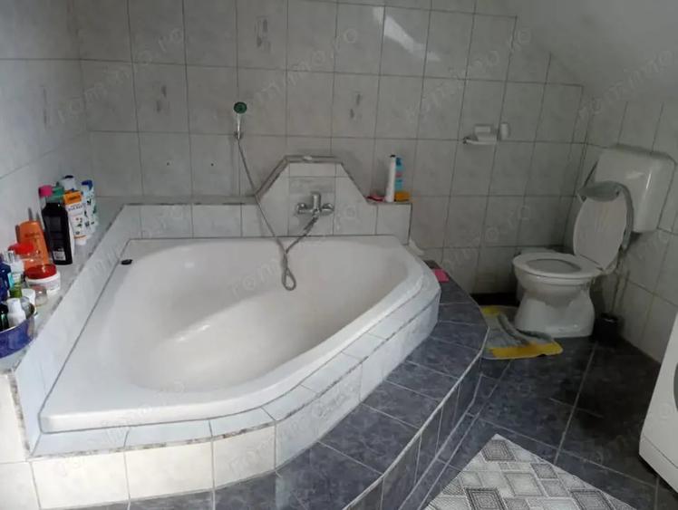 Casă cu 6 camere cu Canalizare în Nădlac