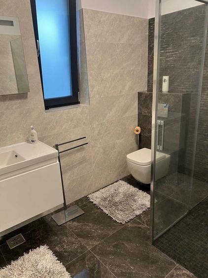 Casă cu 4 camere în Exterior Vest