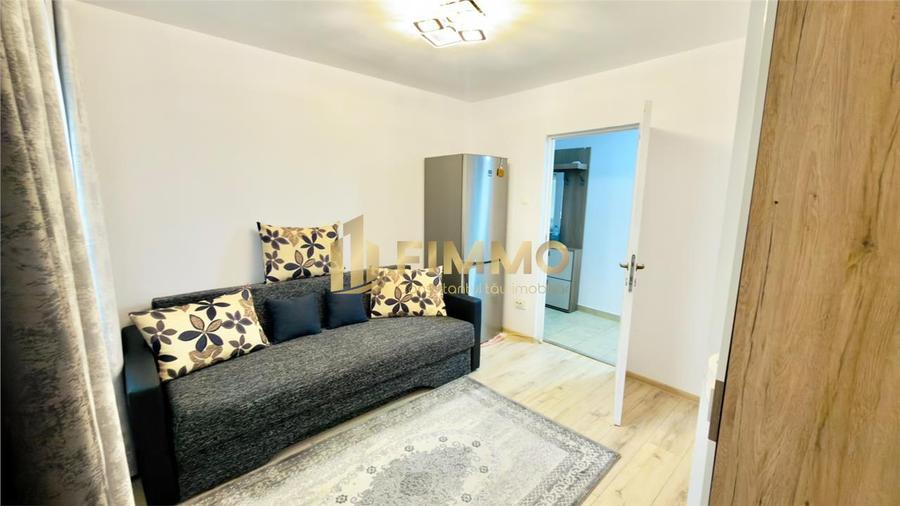 Apartament cu 3 camere semidecomandat în Central