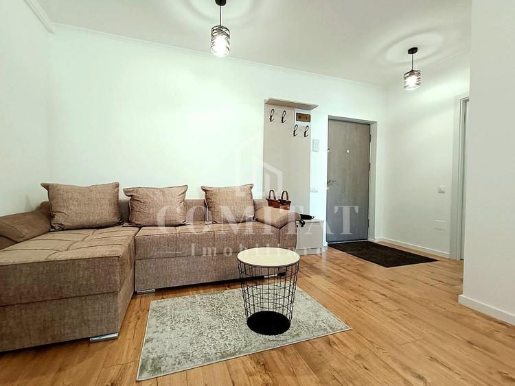 Apartament cu 2 camere semidecomandat, mobilat în Florești
