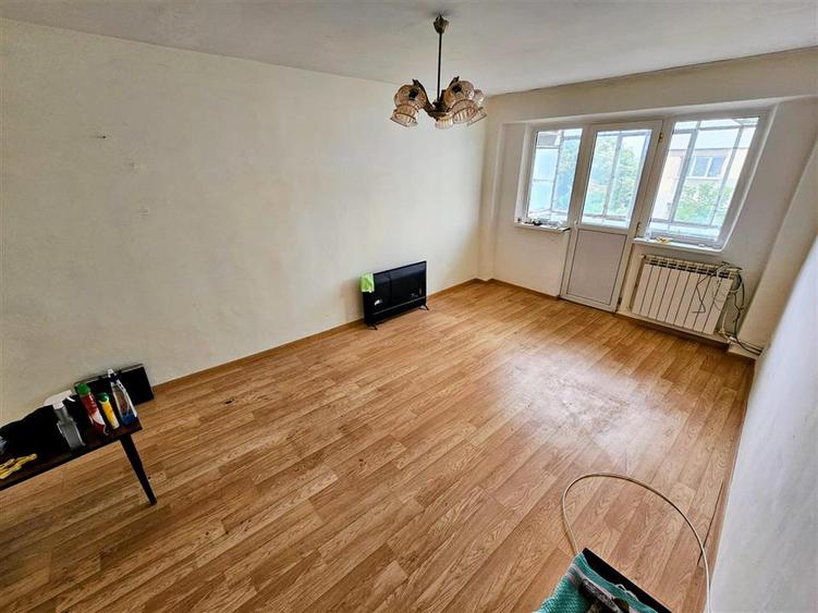 Apartament cu 4 camere decomandat în Viziru 3