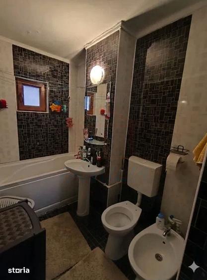 Apartament cu 3 camere decomandat în Micro 16