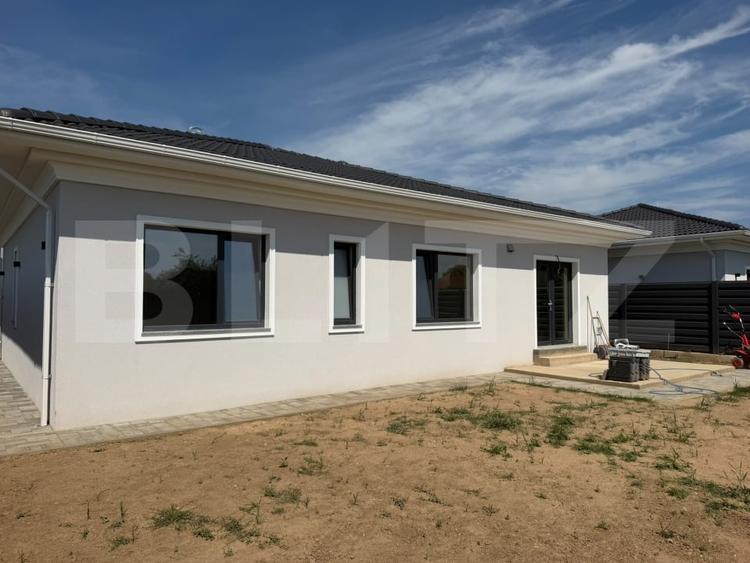 Casă individuală cu 4 camere cu Canalizare în Primăverii