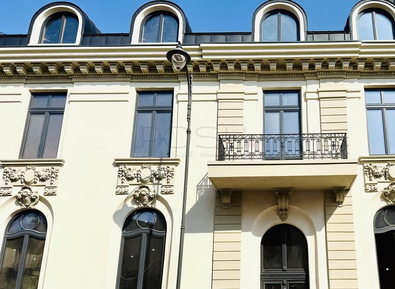 Casă individuală cu 12 camere cu Canalizare în Universitate