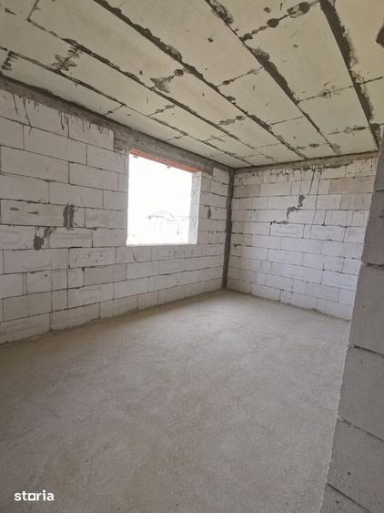 Casă cu 8 camere cu Teren 818 Mp în Cârcea