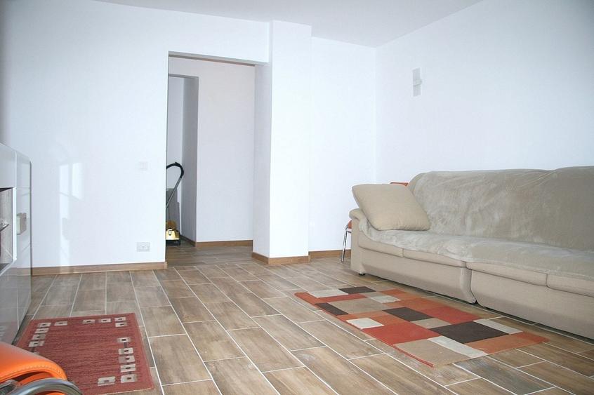 Apartament cu 2 camere semidecomandat, mobilat în Centrul Civic