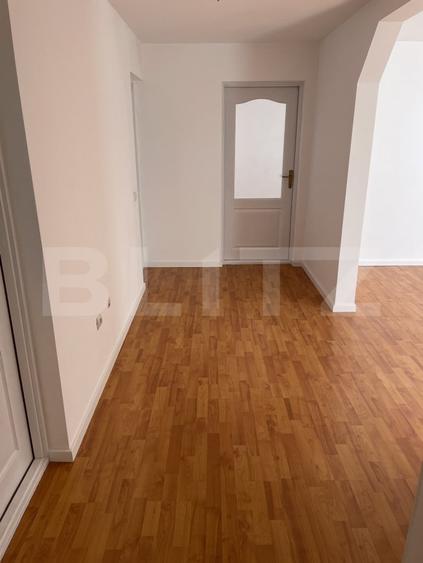 Apartament cu 3 camere semidecomandat, mobilat în Ștefan cel Mare