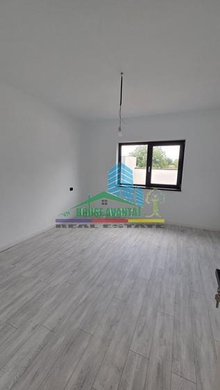 Casă individuală cu 4 camere cu Canalizare în Olteni
