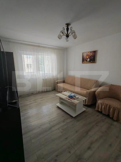 Apartament cu 3 camere semidecomandat, mobilat în Hărmanului