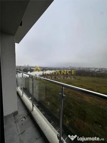 Apartament cu 3 camere semidecomandat în Fundeni
