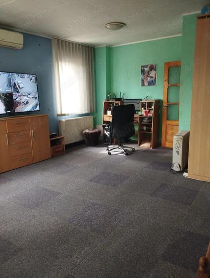 Casă cu 4 camere cu Teren 225 Mp în Splaiul Unirii
