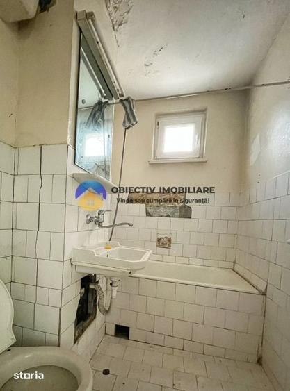 Apartament cu 3 camere decomandat în Est