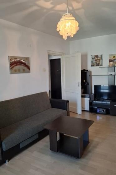 Apartament cu 2 camere semidecomandat, mobilat în Victoriei