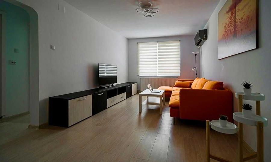Apartament cu 3 camere semidecomandat în Iancului