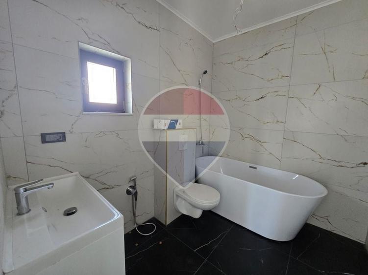 Casă individuală cu 4 camere cu Teren 350 Mp în Sud-Est