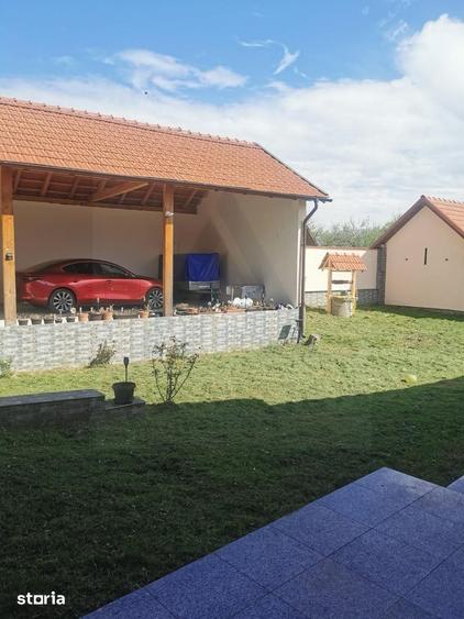 Casă cu 3 camere cu Teren 1400 Mp în Beclean