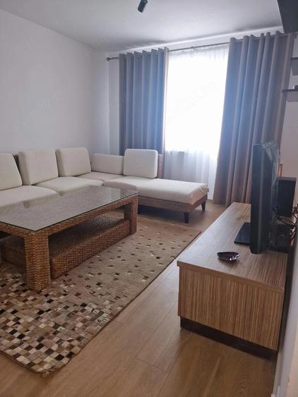 Apartament cu 3 camere decomandat în Micro 5