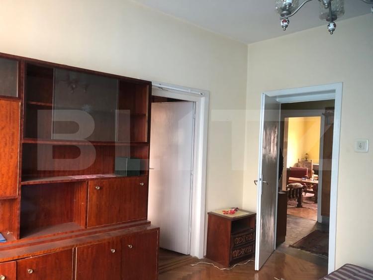Apartament cu 4 camere decomandat, mobilat în Central