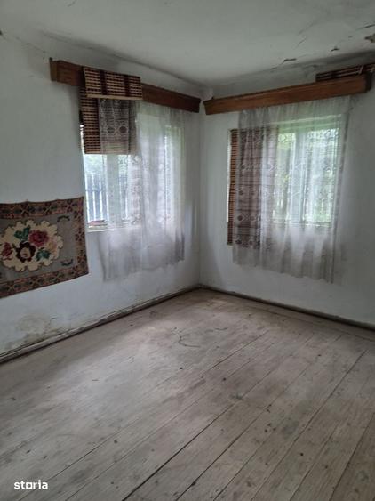 Casă cu 3 camere decomandat în Stoenești
