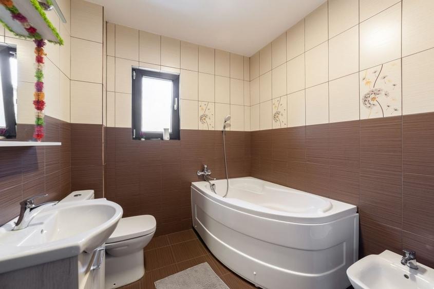Casă individuală cu 5 camere cu Canalizare în Ștefăneștii Noi