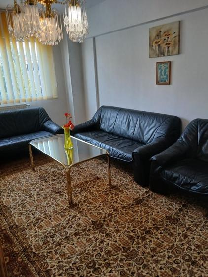 Vand apartament 2 camere comanesti - 1